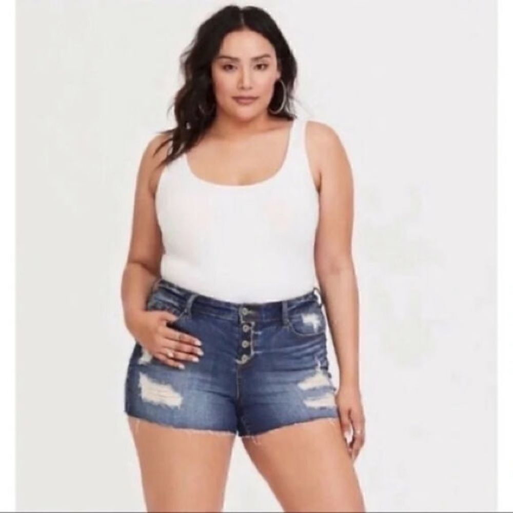 Torrid 3.5 Short HRMSA Button Fly Denim Jean Shorts Raw Hem